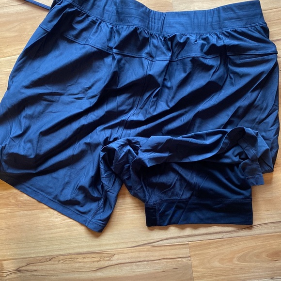 Men’s Dark Grey Lululemon Shorts - Picture 5 of 6